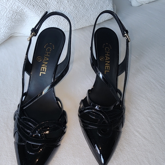 CHANELInterlocking CC Logo Patent Leather SlingbackSandals - Picture 6 of 8